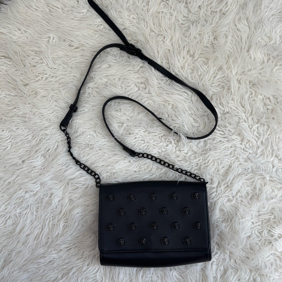 Betsey Johnson Black Skull Crossbody Purse - Picture 1 of 7